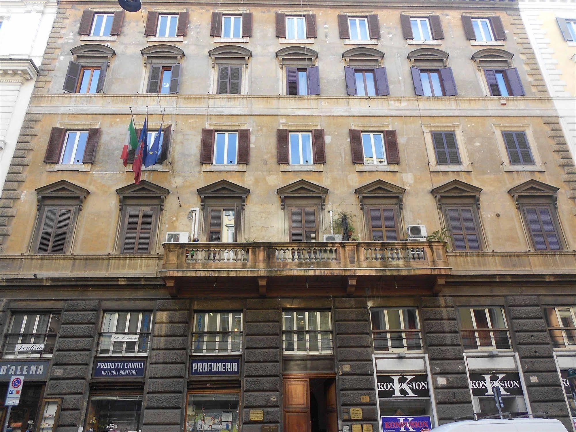 Alojamento de Acomodação e Pequeno-almoço Nakissa Roma